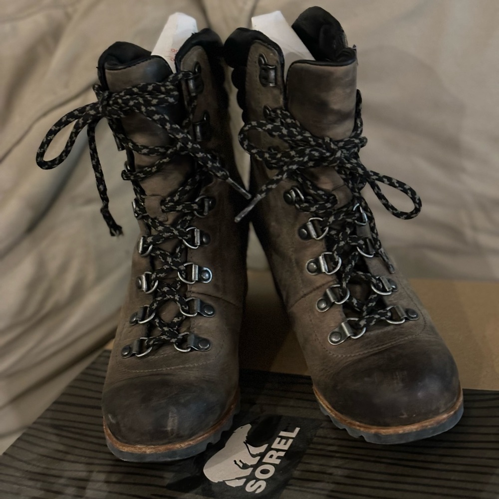 Sorel Conquest wedge boot